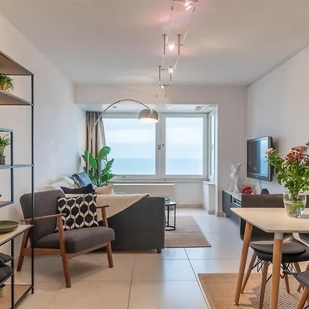 With Gorgeous Sea Views Apartment *